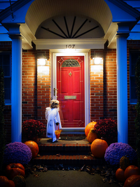 trick or treaters at door